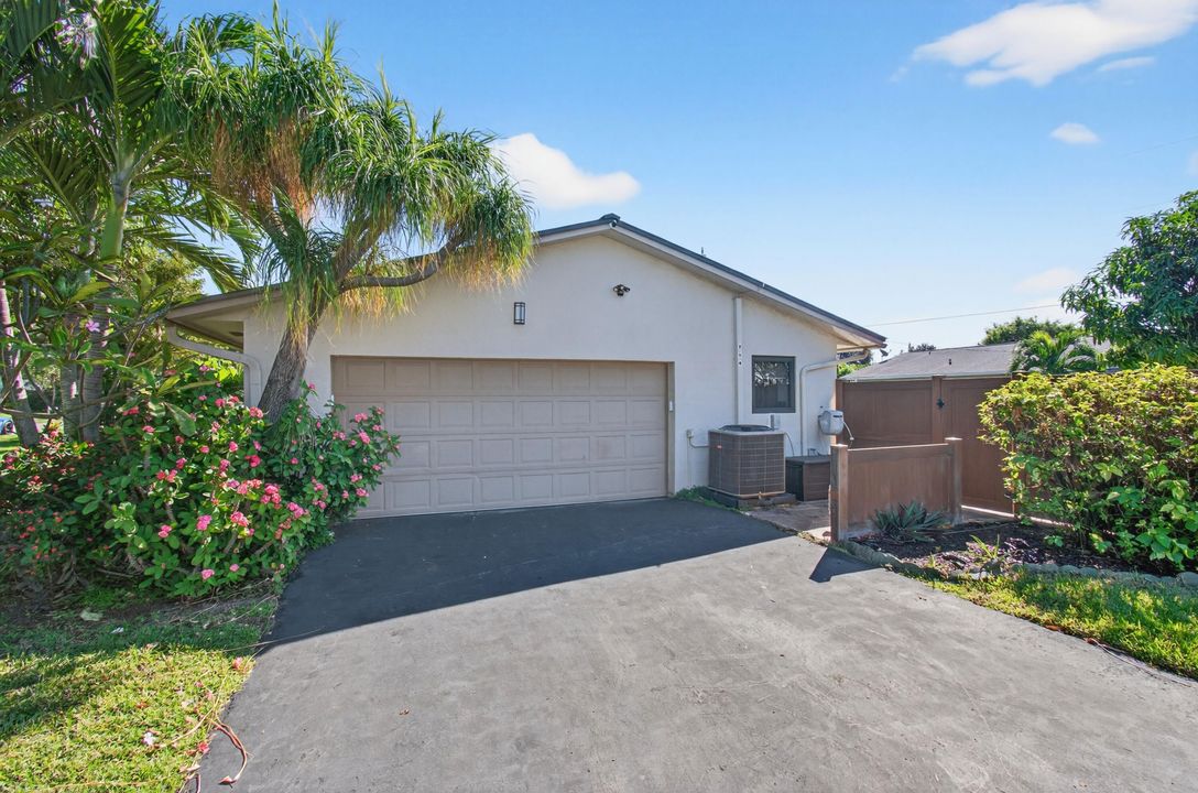 Active With Contract: $729,900 (3 beds, 2 baths, 1416 Square Feet)