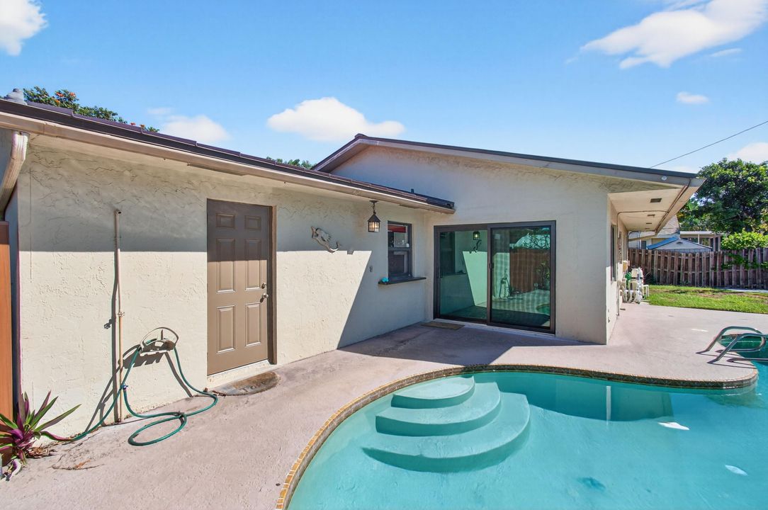 Active With Contract: $729,900 (3 beds, 2 baths, 1416 Square Feet)