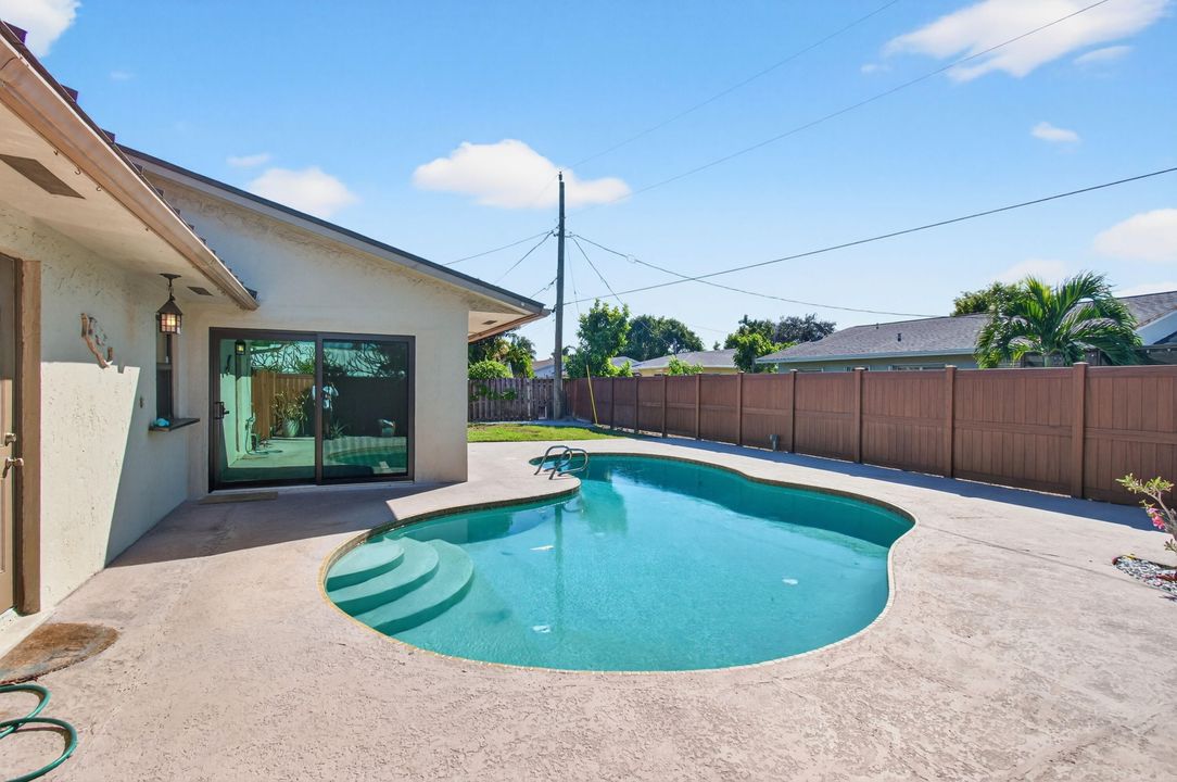 Active With Contract: $729,900 (3 beds, 2 baths, 1416 Square Feet)