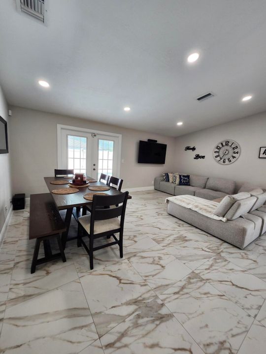 Active With Contract: $535,000 (3 beds, 2 baths, 1424 Square Feet)