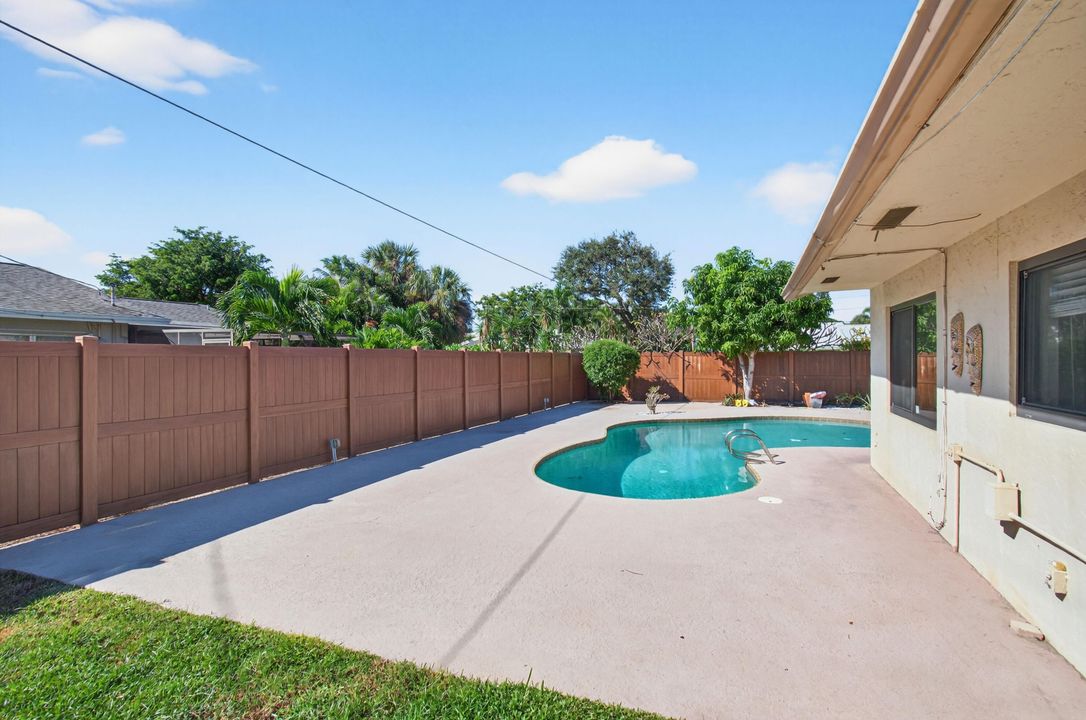 Active With Contract: $729,900 (3 beds, 2 baths, 1416 Square Feet)