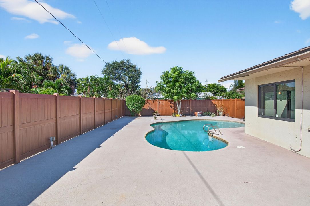 Active With Contract: $729,900 (3 beds, 2 baths, 1416 Square Feet)