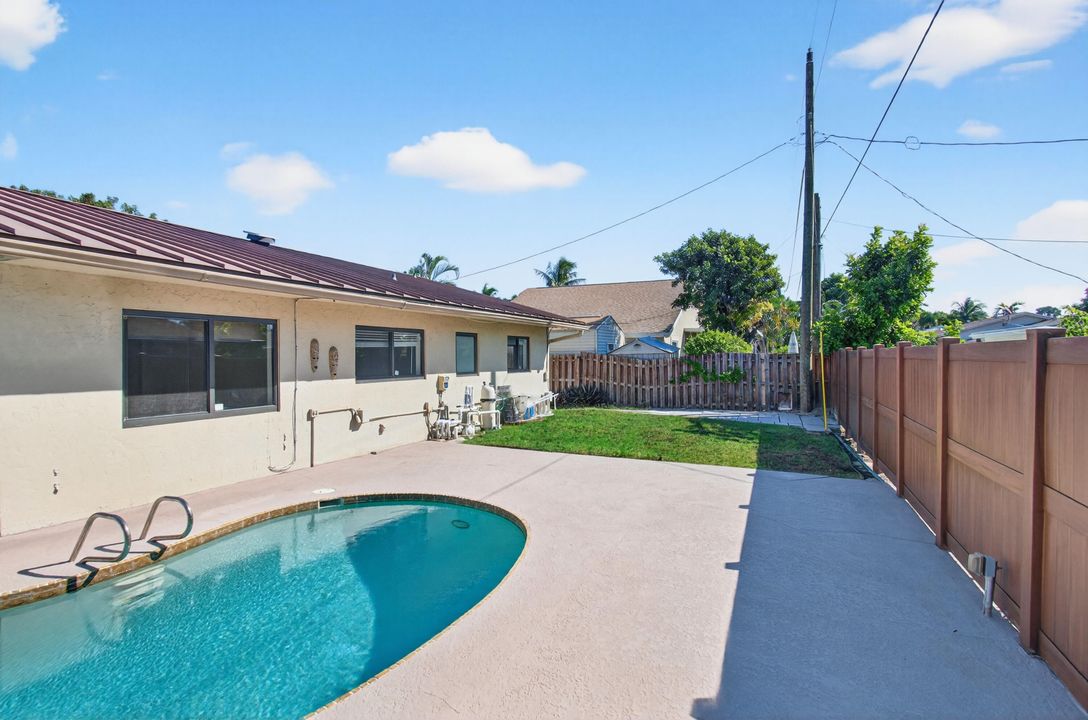 Active With Contract: $729,900 (3 beds, 2 baths, 1416 Square Feet)