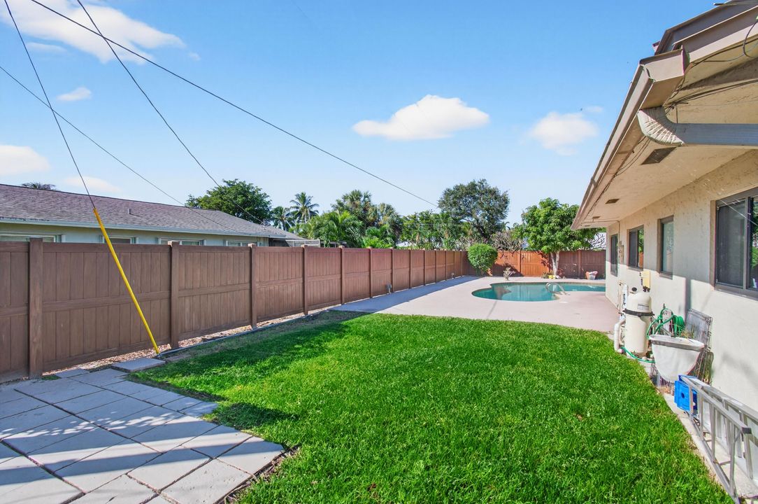 Active With Contract: $729,900 (3 beds, 2 baths, 1416 Square Feet)