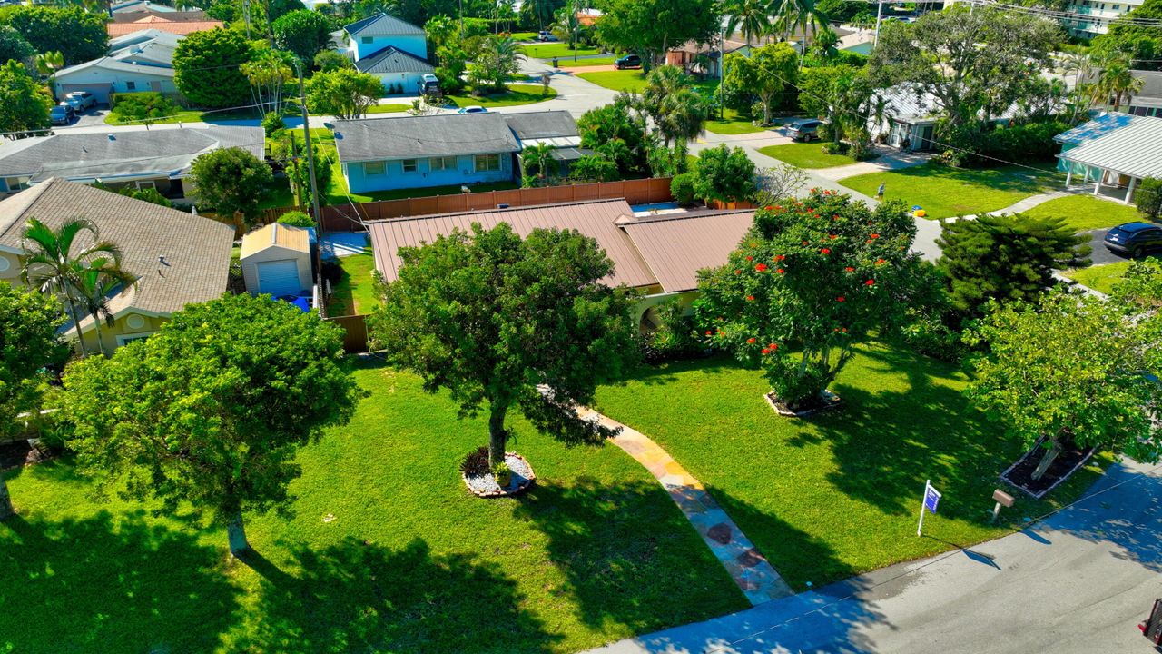 Active With Contract: $729,900 (3 beds, 2 baths, 1416 Square Feet)