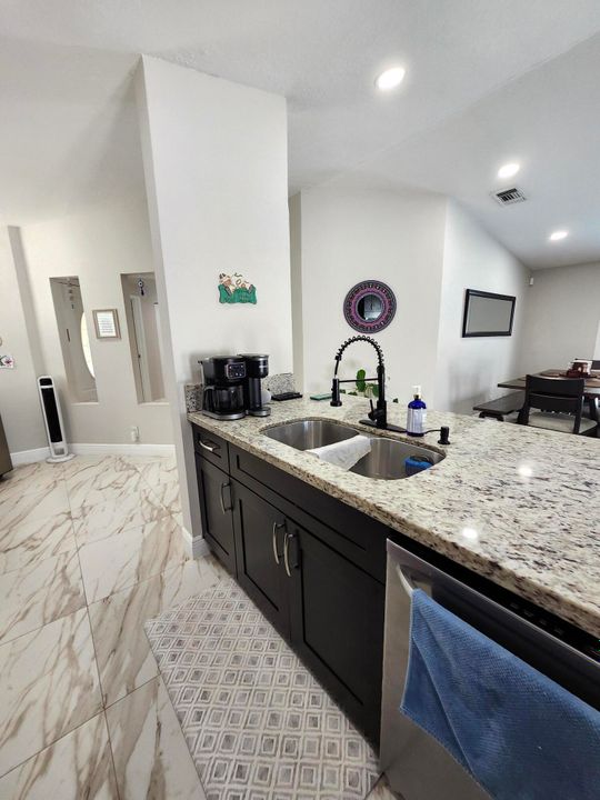 Active With Contract: $535,000 (3 beds, 2 baths, 1424 Square Feet)