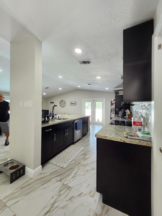 Active With Contract: $535,000 (3 beds, 2 baths, 1424 Square Feet)