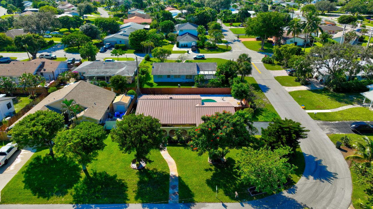 Active With Contract: $729,900 (3 beds, 2 baths, 1416 Square Feet)