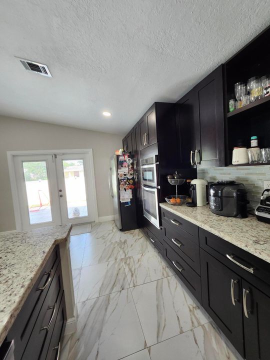 Active With Contract: $535,000 (3 beds, 2 baths, 1424 Square Feet)