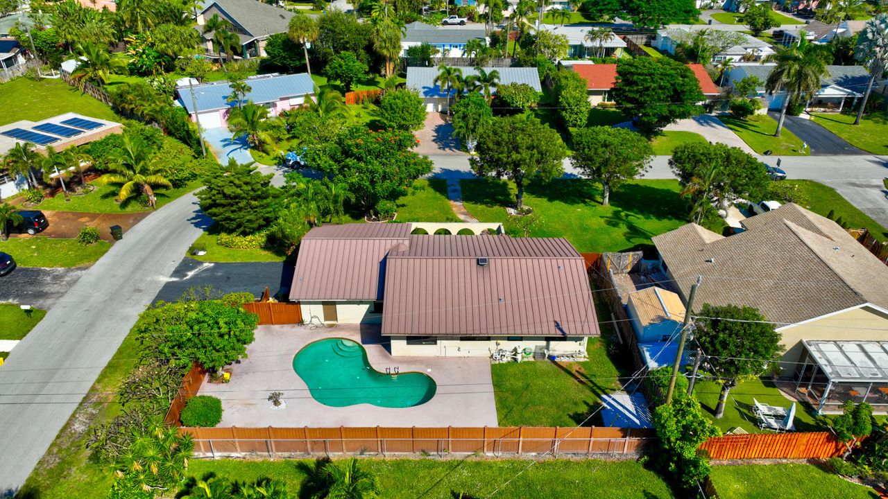 Active With Contract: $729,900 (3 beds, 2 baths, 1416 Square Feet)