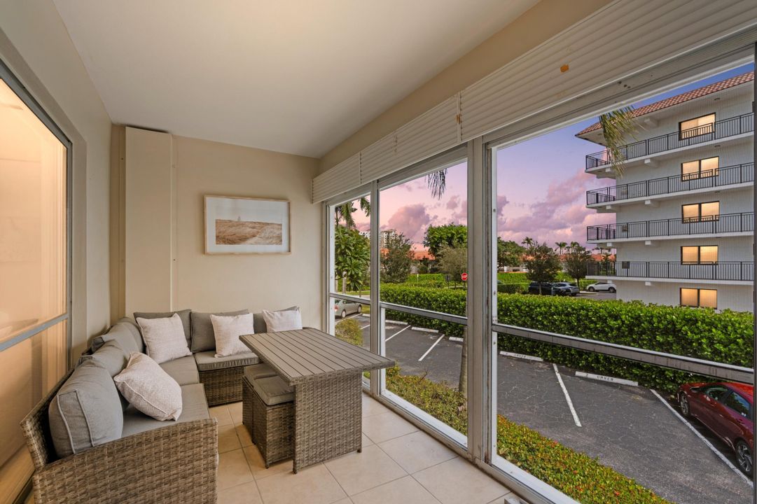 待售: $225,000 (2 贝兹, 2 浴室, 1120 平方英尺)