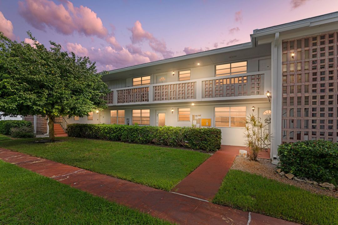 待售: $225,000 (2 贝兹, 2 浴室, 1120 平方英尺)