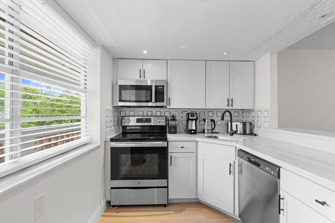 待售: $225,000 (2 贝兹, 2 浴室, 1120 平方英尺)