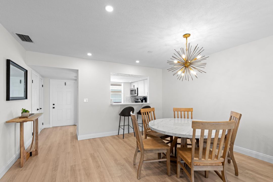 待售: $225,000 (2 贝兹, 2 浴室, 1120 平方英尺)