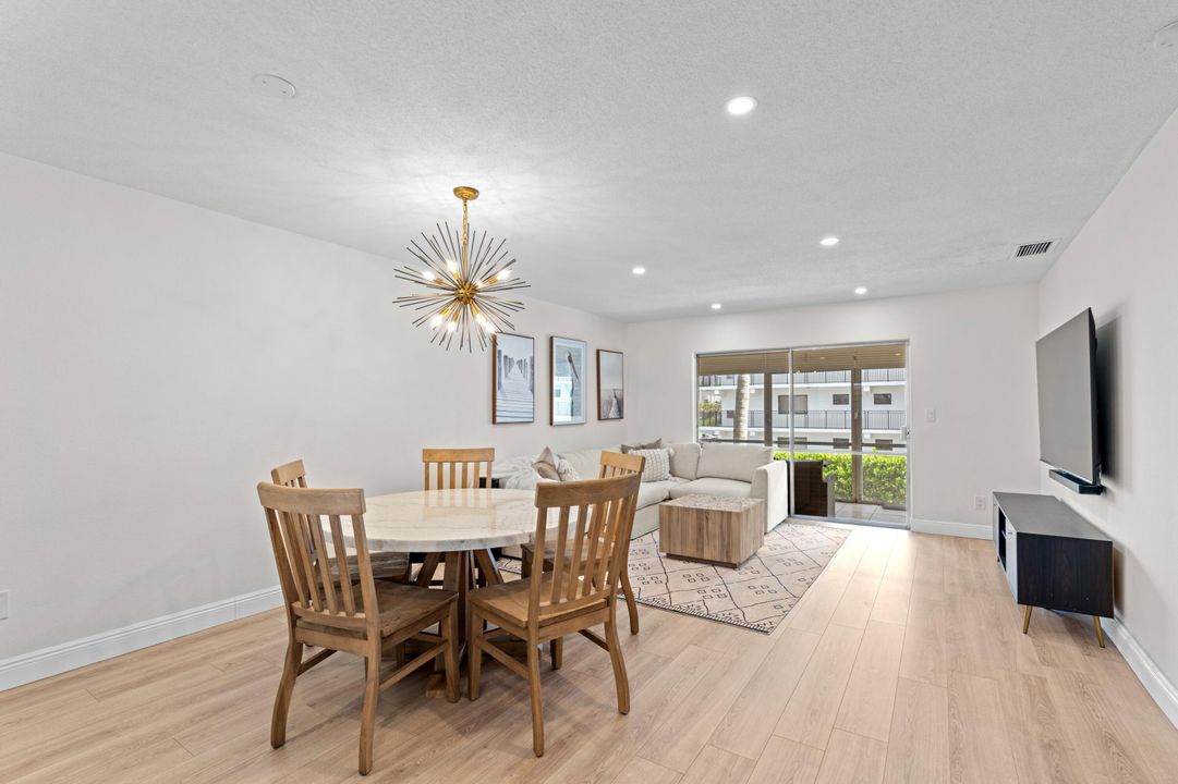 待售: $225,000 (2 贝兹, 2 浴室, 1120 平方英尺)