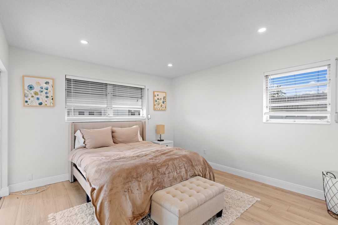 待售: $225,000 (2 贝兹, 2 浴室, 1120 平方英尺)