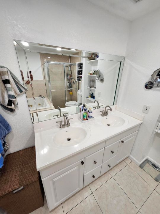 Active With Contract: $535,000 (3 beds, 2 baths, 1424 Square Feet)