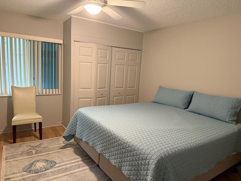 For Sale: $125,000 (2 beds, 2 baths, 907 Square Feet)