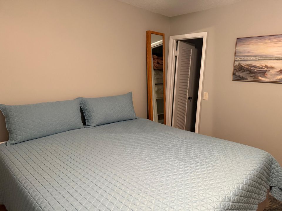 For Sale: $125,000 (2 beds, 2 baths, 907 Square Feet)