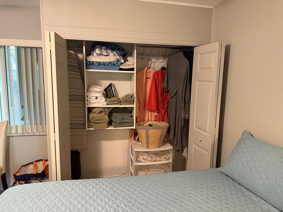 For Sale: $125,000 (2 beds, 2 baths, 907 Square Feet)