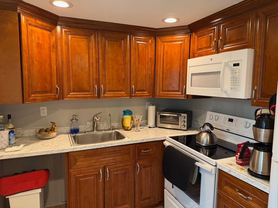 For Sale: $125,000 (2 beds, 2 baths, 907 Square Feet)