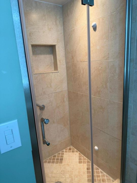 For Sale: $125,000 (2 beds, 2 baths, 907 Square Feet)