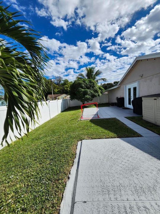 Active With Contract: $535,000 (3 beds, 2 baths, 1424 Square Feet)