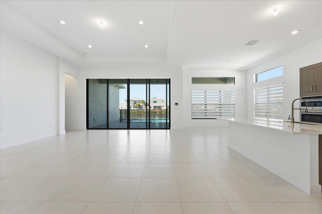 出租: $7,600 (4 贝兹, 4 浴室, 3248 平方英尺)