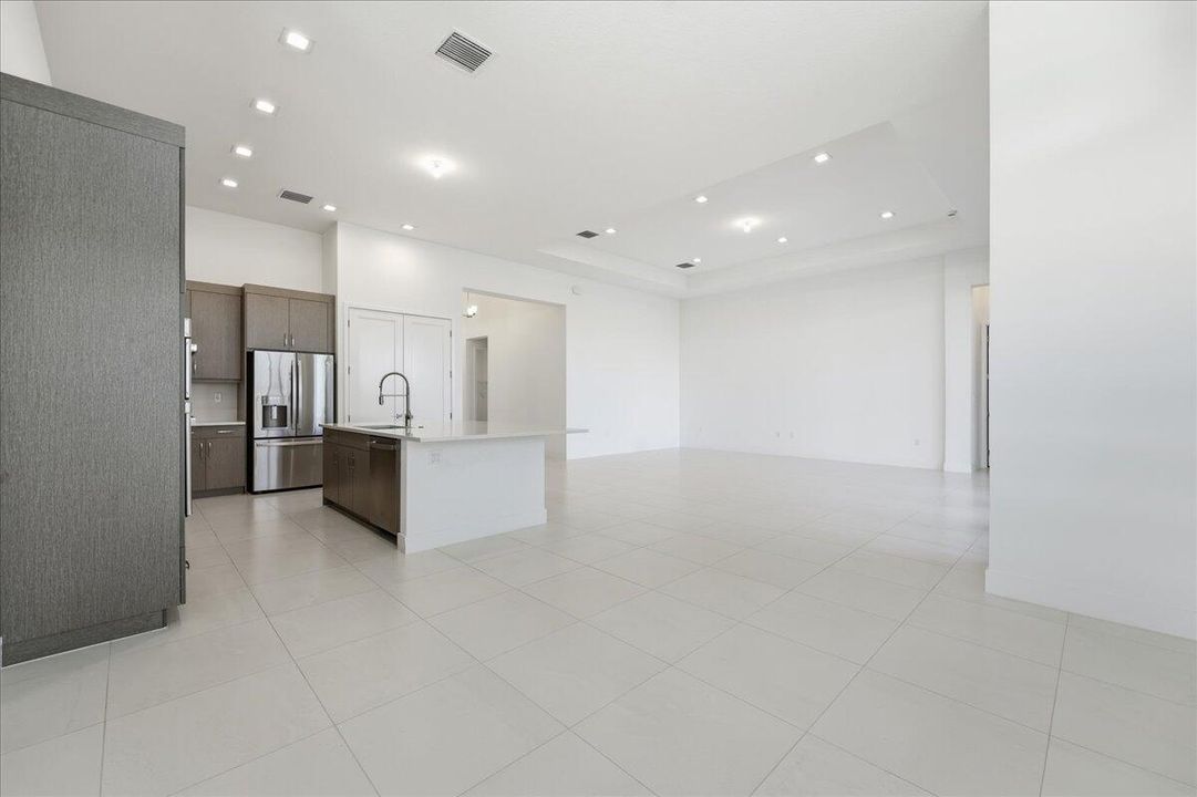 出租: $7,600 (4 贝兹, 4 浴室, 3248 平方英尺)