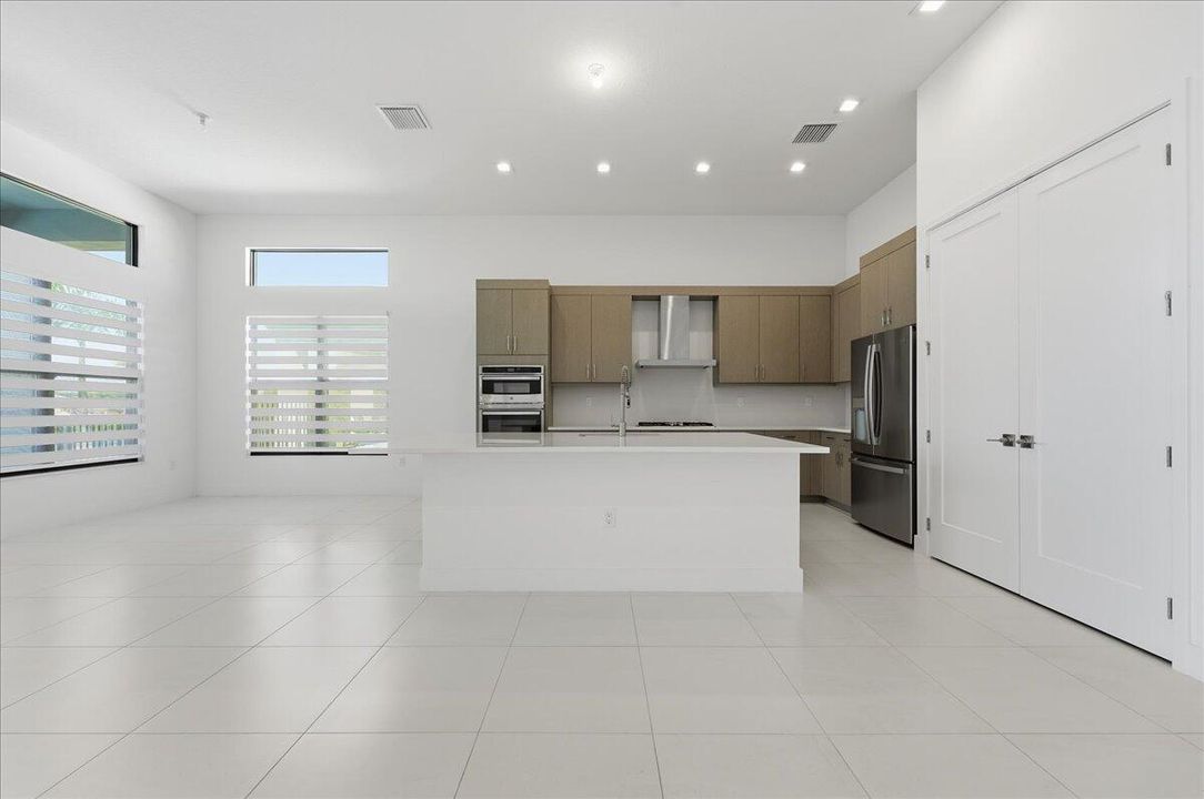 出租: $7,600 (4 贝兹, 4 浴室, 3248 平方英尺)