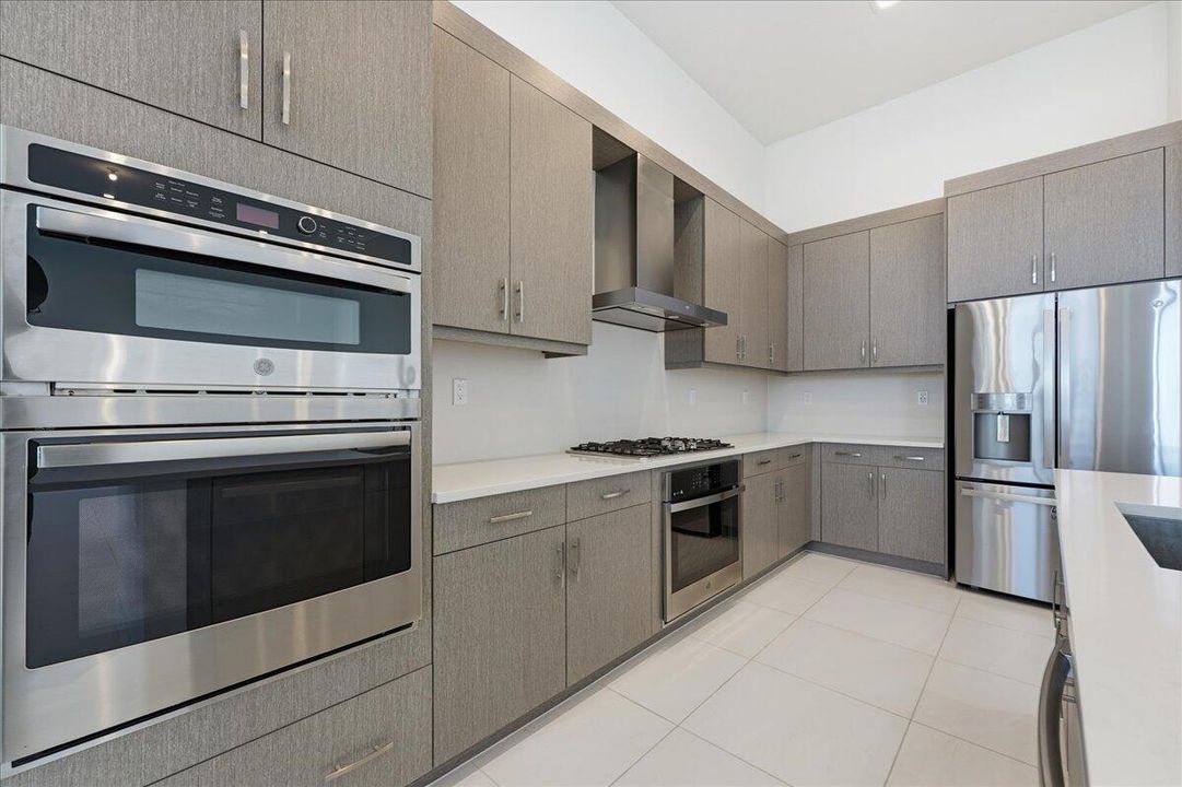 出租: $7,600 (4 贝兹, 4 浴室, 3248 平方英尺)