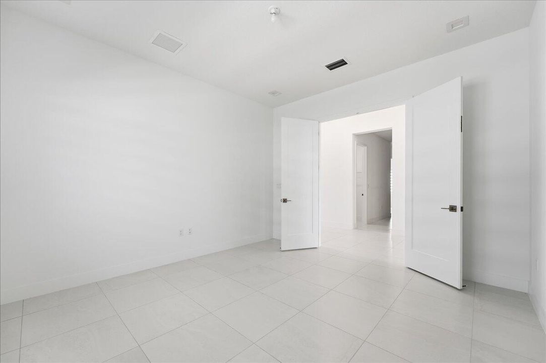 出租: $7,600 (4 贝兹, 4 浴室, 3248 平方英尺)