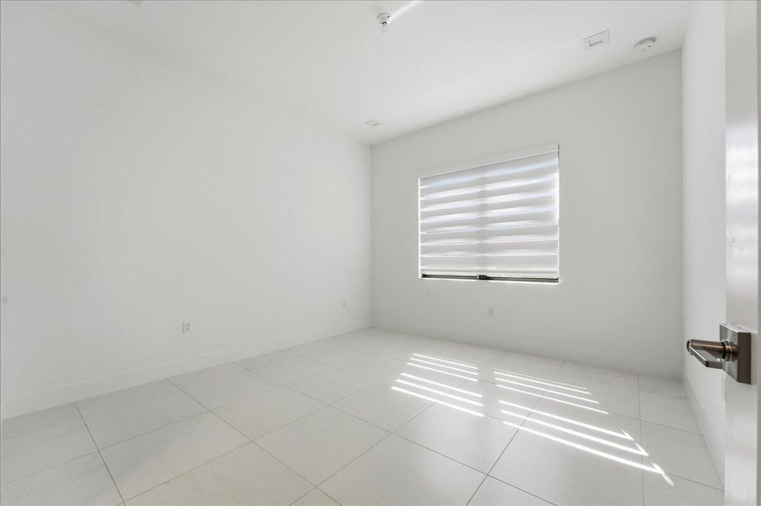 出租: $7,600 (4 贝兹, 4 浴室, 3248 平方英尺)