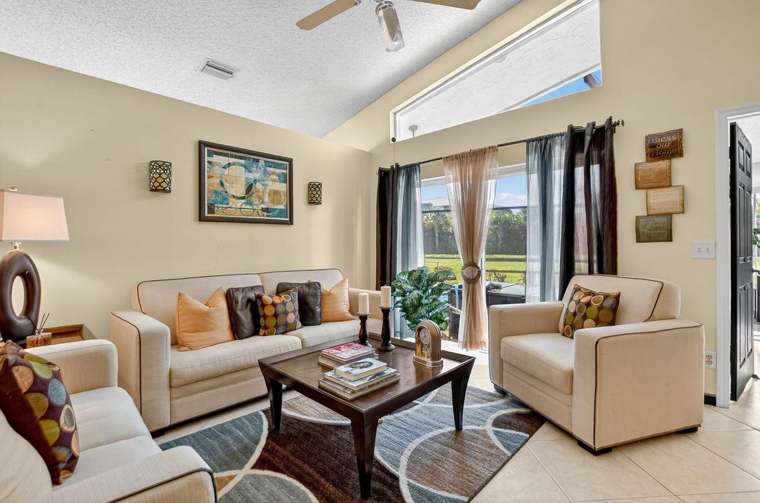 En Venta: $720,000 (4 camas, 2 baños, 2177 Pies cuadrados)