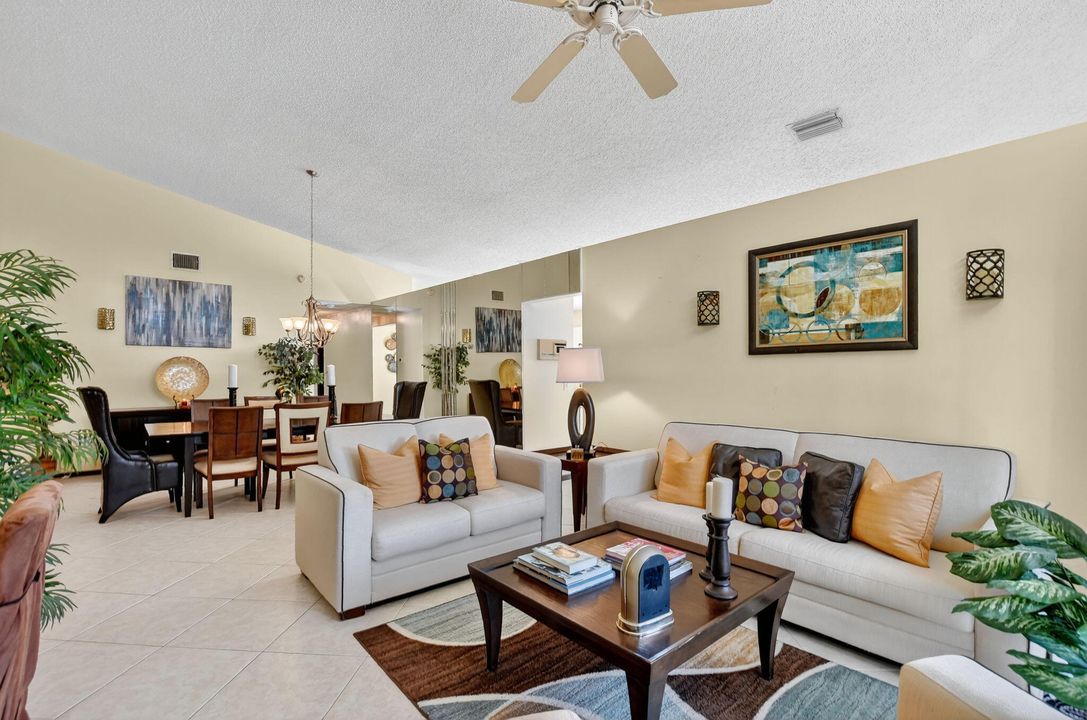 En Venta: $720,000 (4 camas, 2 baños, 2177 Pies cuadrados)