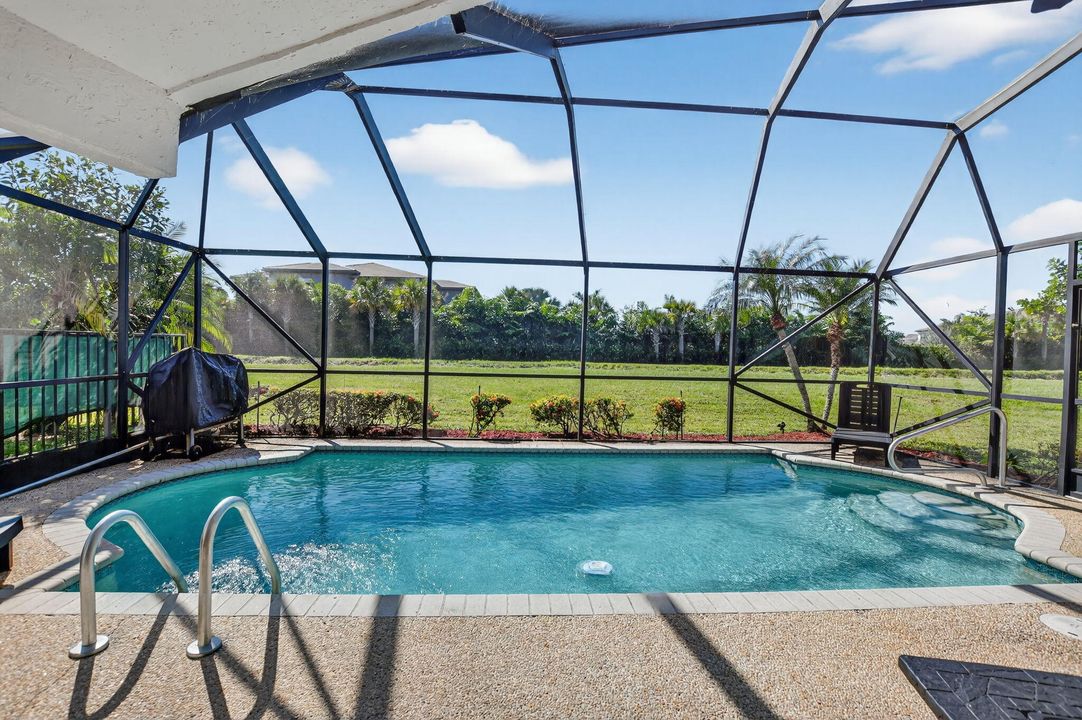 En Venta: $720,000 (4 camas, 2 baños, 2177 Pies cuadrados)