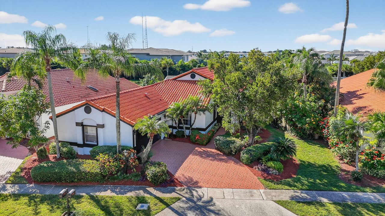 En Venta: $720,000 (4 camas, 2 baños, 2177 Pies cuadrados)