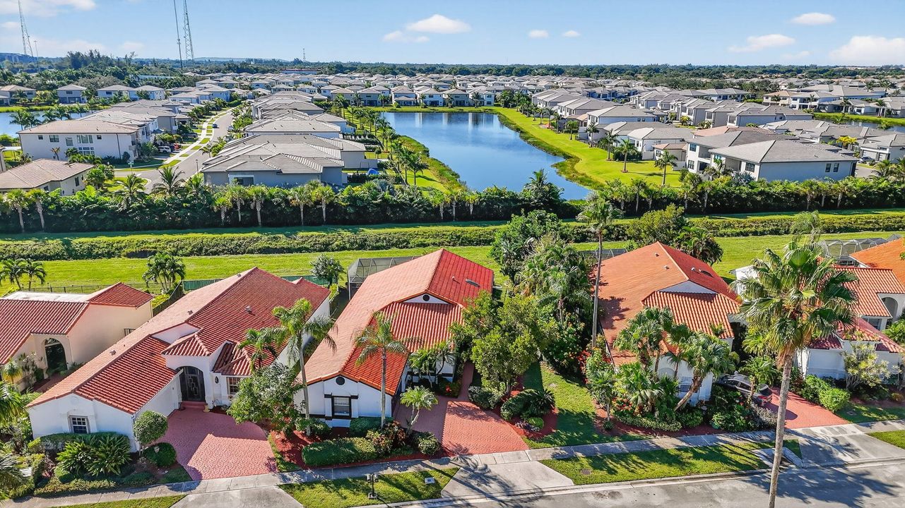 En Venta: $720,000 (4 camas, 2 baños, 2177 Pies cuadrados)