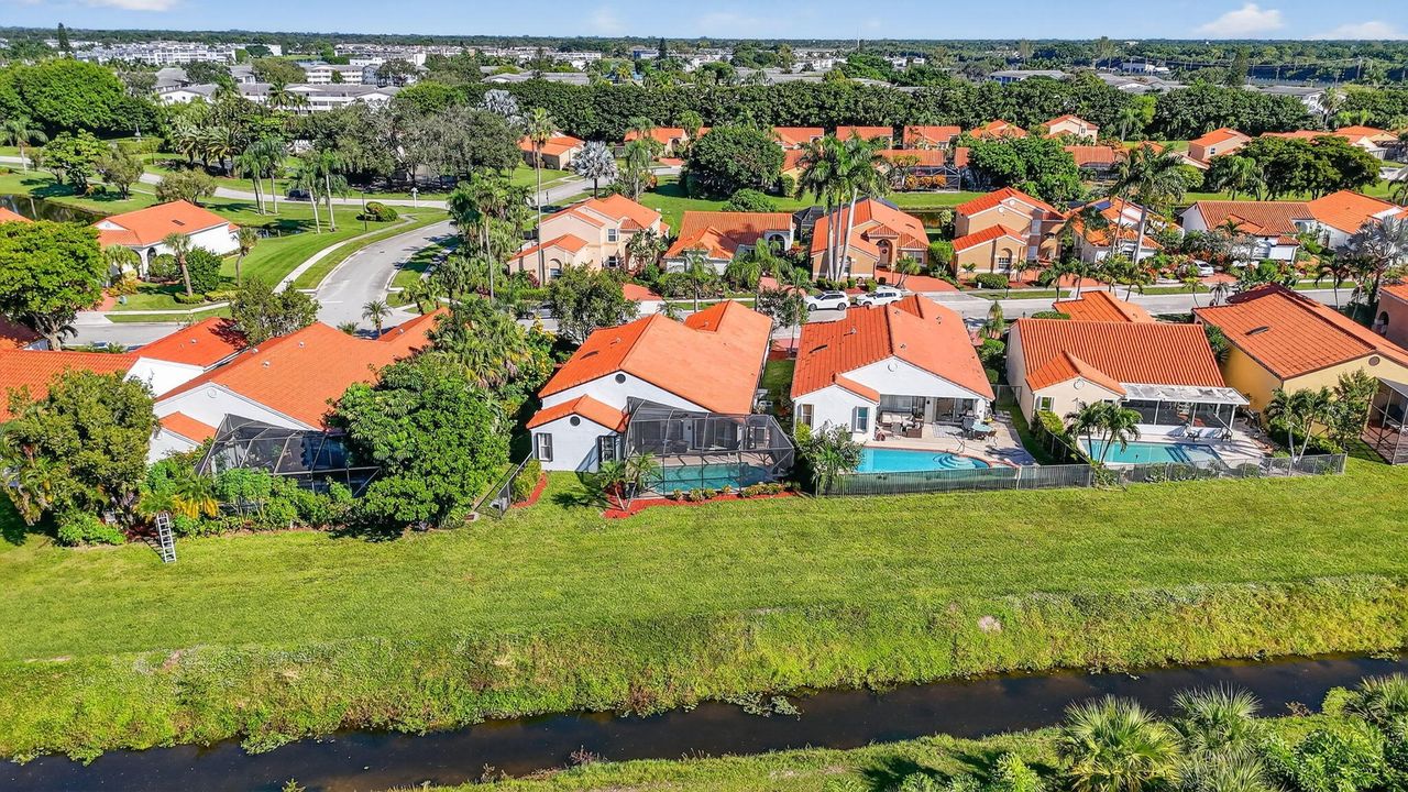 En Venta: $720,000 (4 camas, 2 baños, 2177 Pies cuadrados)