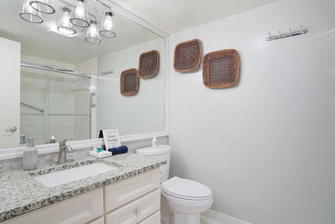 待售: $325,000 (2 贝兹, 2 浴室, 1184 平方英尺)