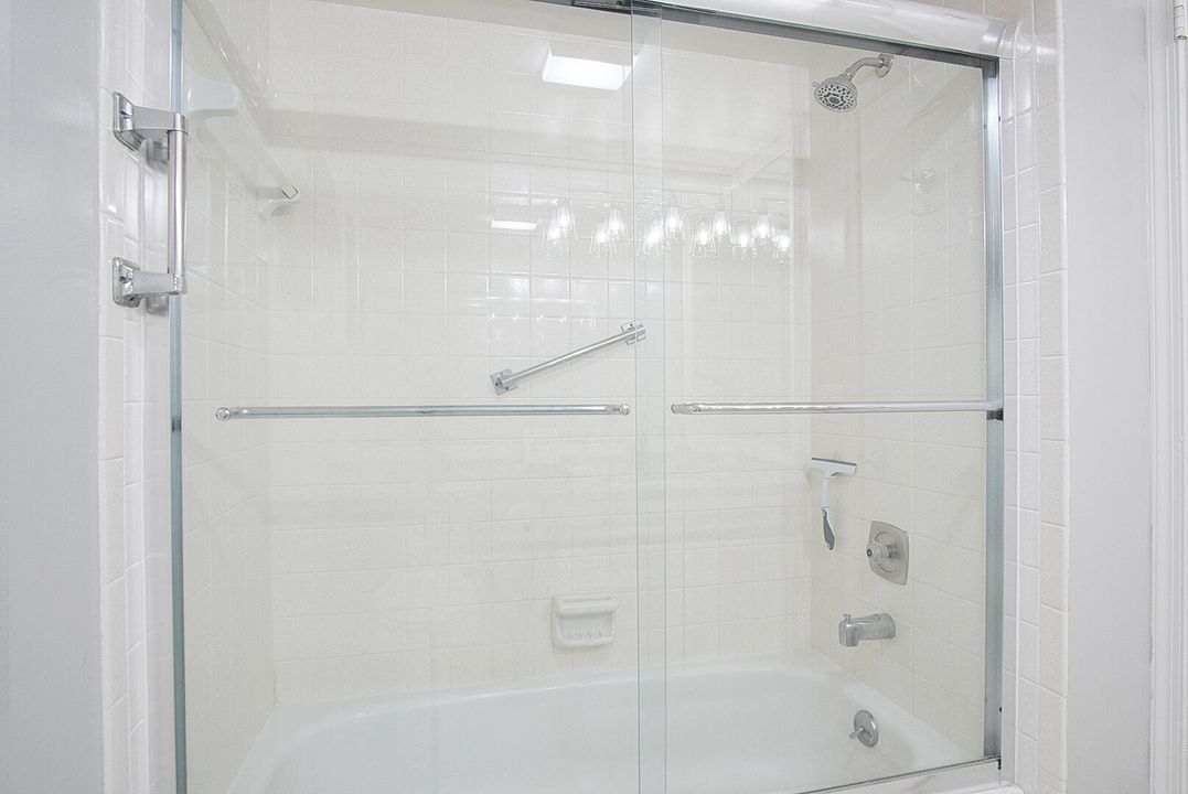 待售: $325,000 (2 贝兹, 2 浴室, 1184 平方英尺)