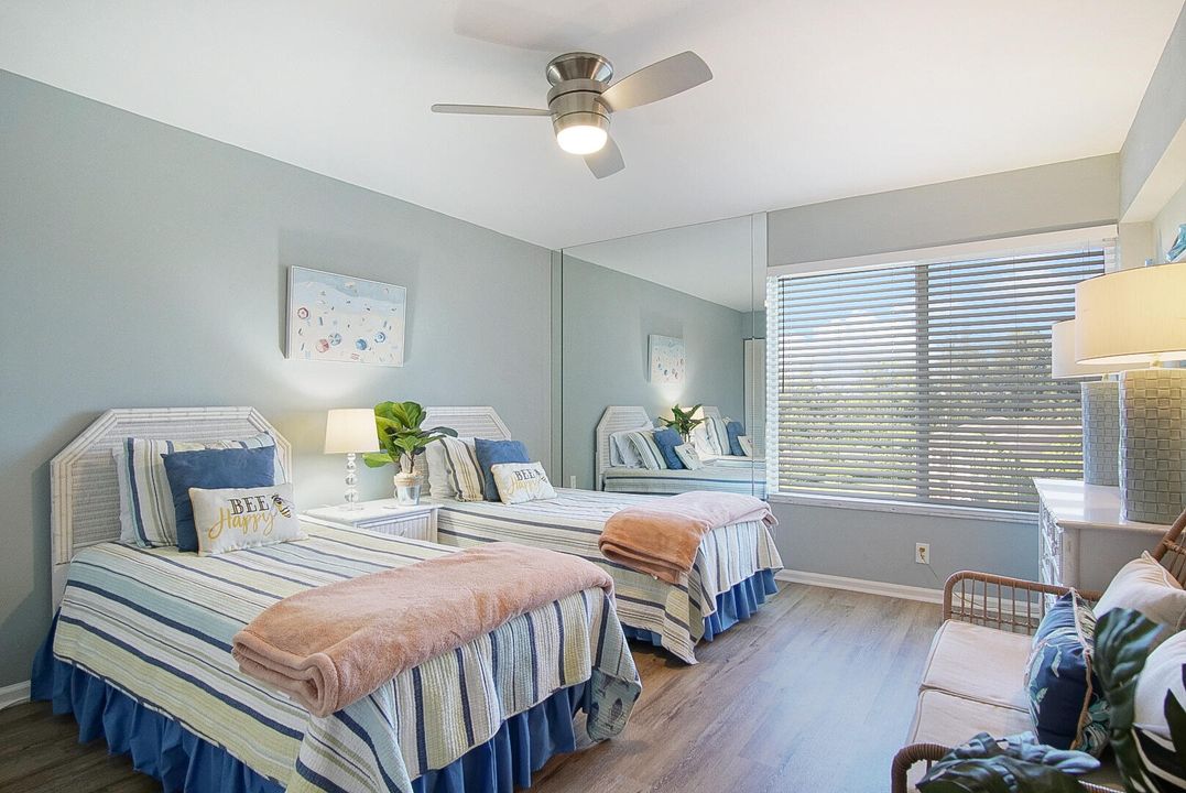 待售: $325,000 (2 贝兹, 2 浴室, 1184 平方英尺)