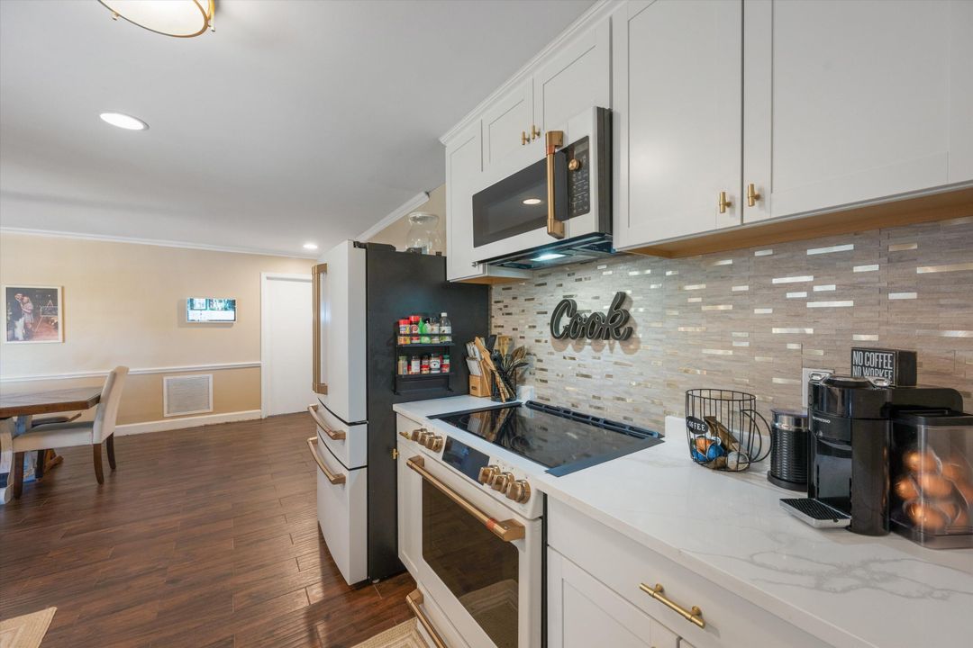 待售: $3,999,500 (6 贝兹, 3 浴室, 2702 平方英尺)