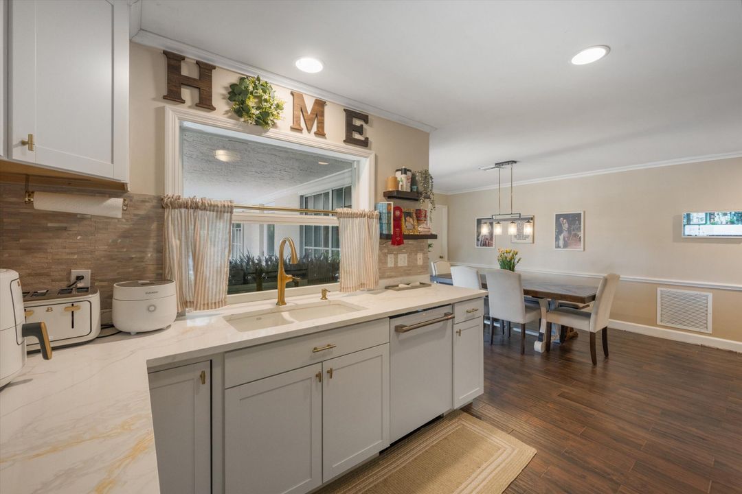 待售: $3,999,500 (6 贝兹, 3 浴室, 2702 平方英尺)