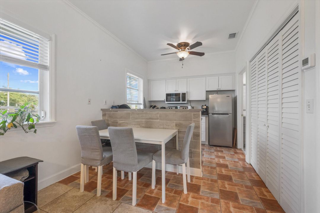 待售: $3,999,500 (6 贝兹, 3 浴室, 2702 平方英尺)