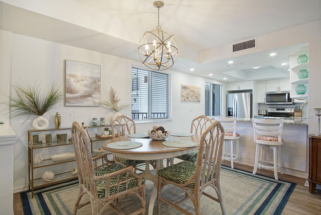 待售: $325,000 (2 贝兹, 2 浴室, 1184 平方英尺)