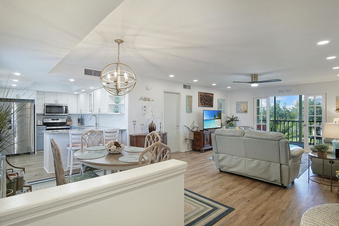 待售: $325,000 (2 贝兹, 2 浴室, 1184 平方英尺)