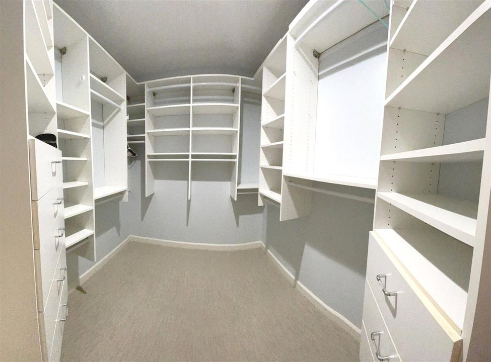 For Sale: $699,900 (3 beds, 2 baths, 2377 Square Feet)