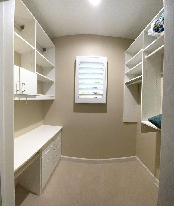 For Sale: $699,900 (3 beds, 2 baths, 2377 Square Feet)