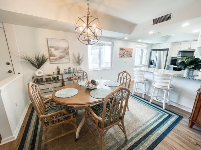 待售: $325,000 (2 贝兹, 2 浴室, 1184 平方英尺)